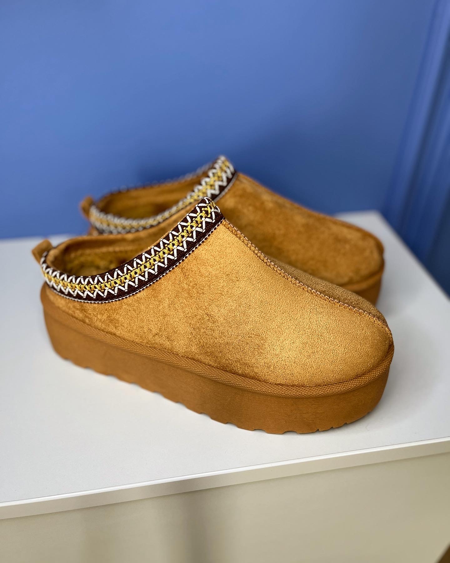 UGG stiliaus šlepetės