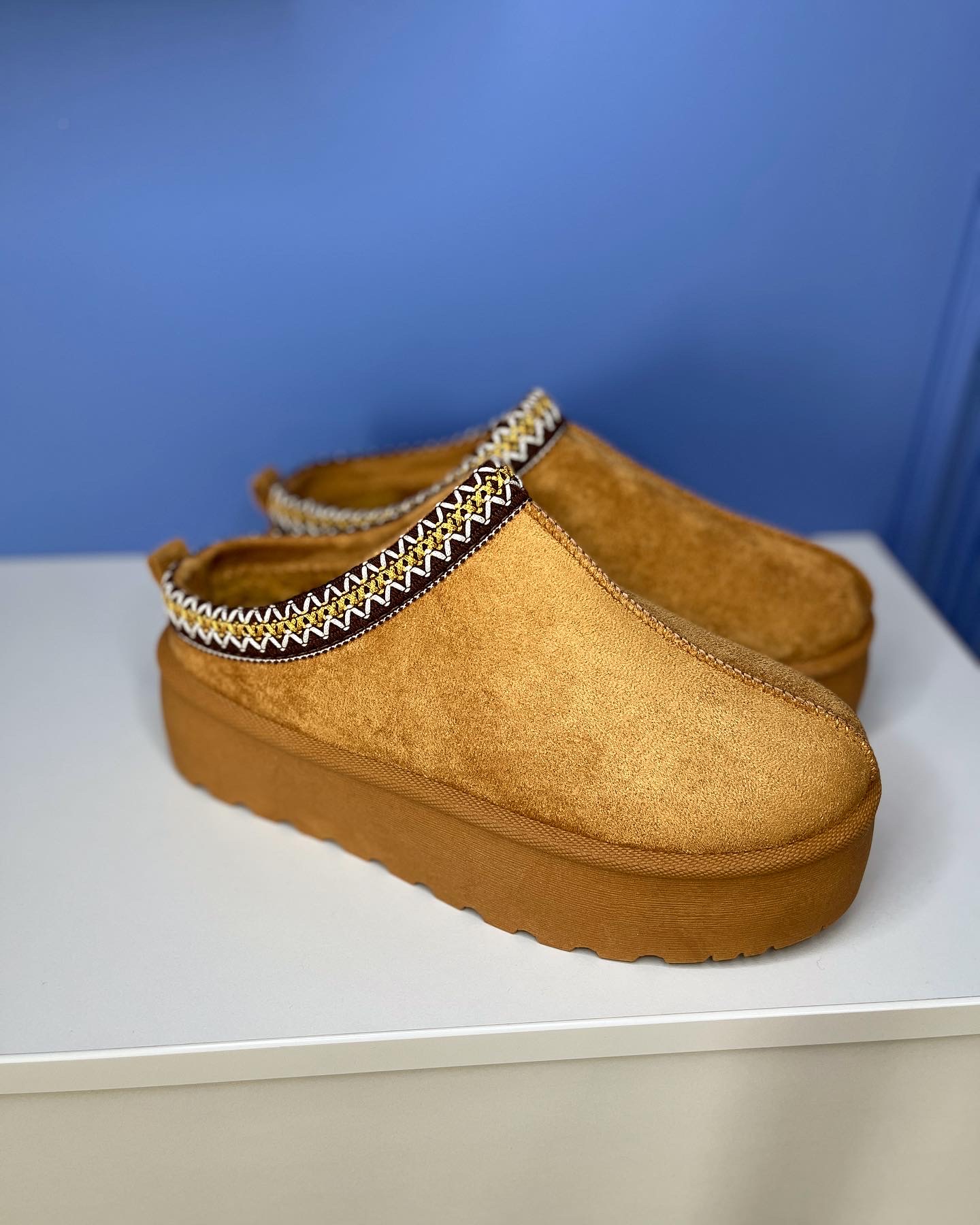 UGG stiliaus šlepetės