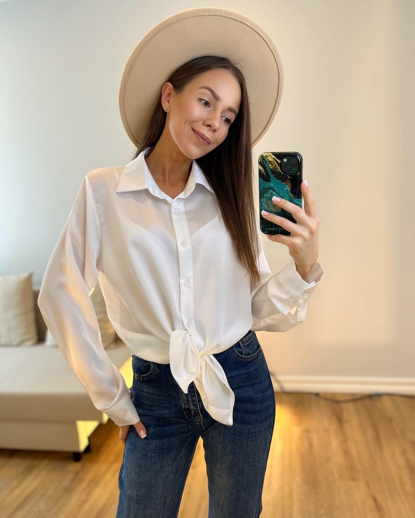 Balti satininiai marškiniai