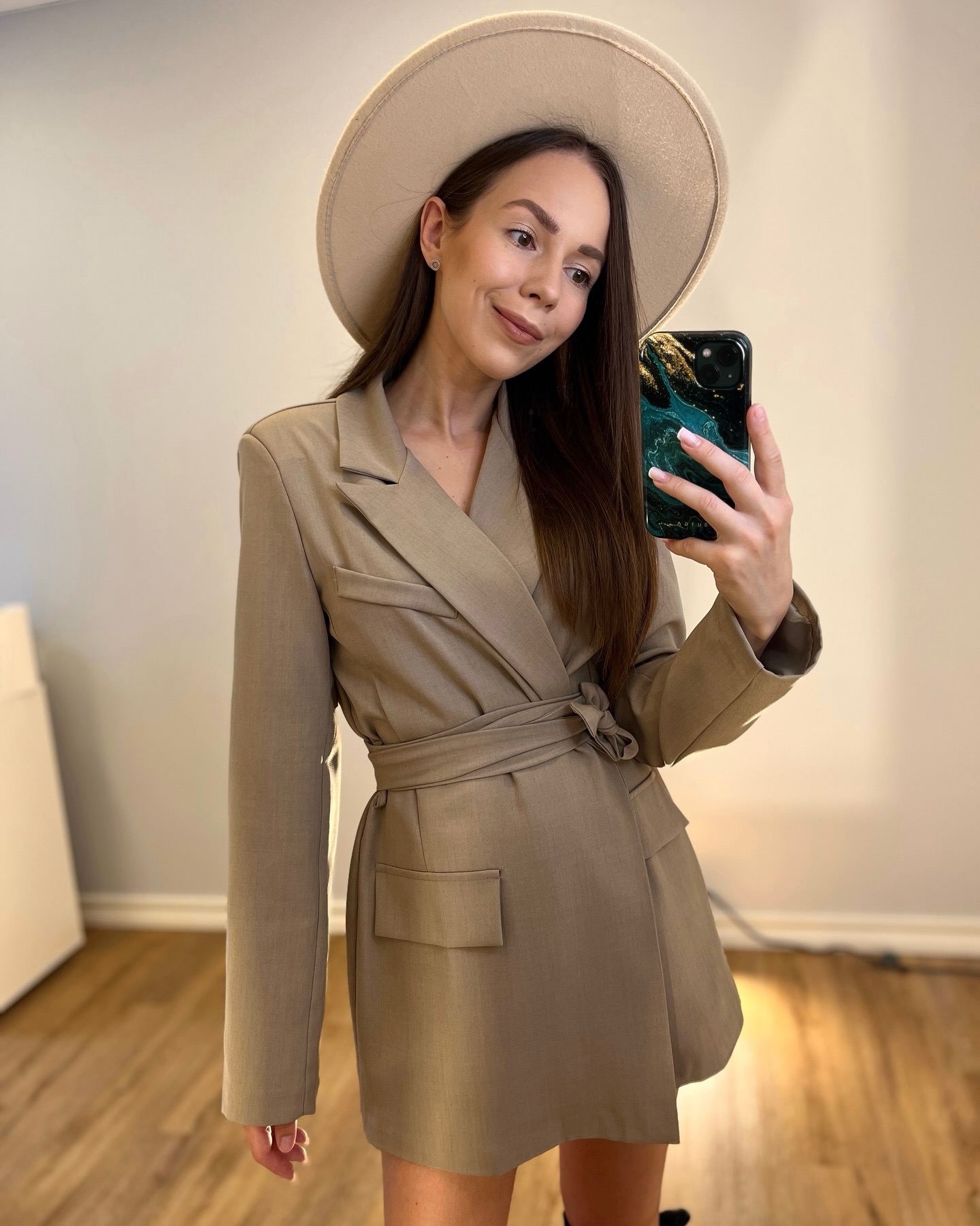 Švarkas su dirželiu