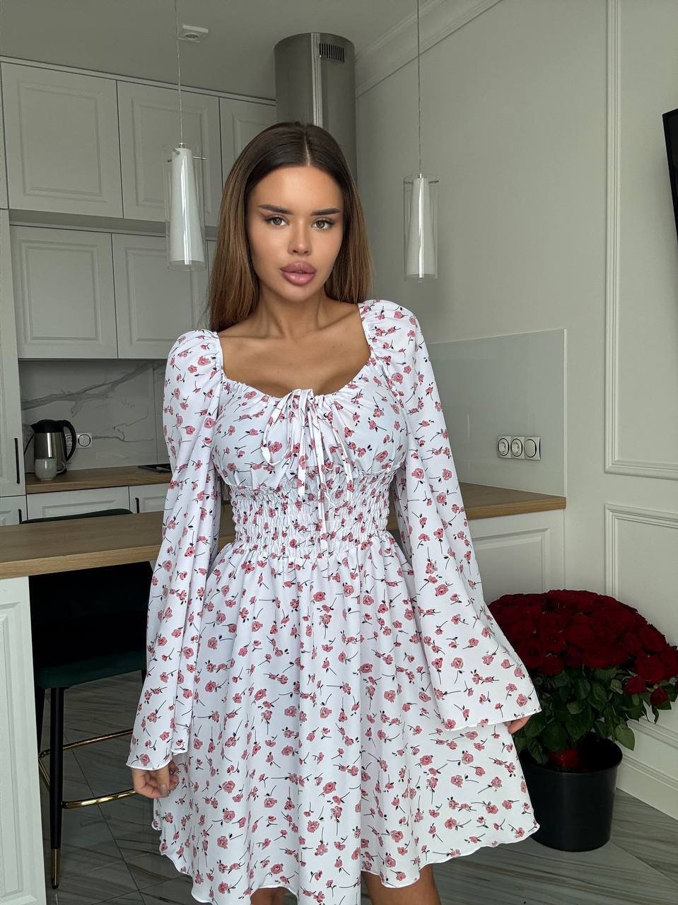 Rožinė gėlėta suknelė