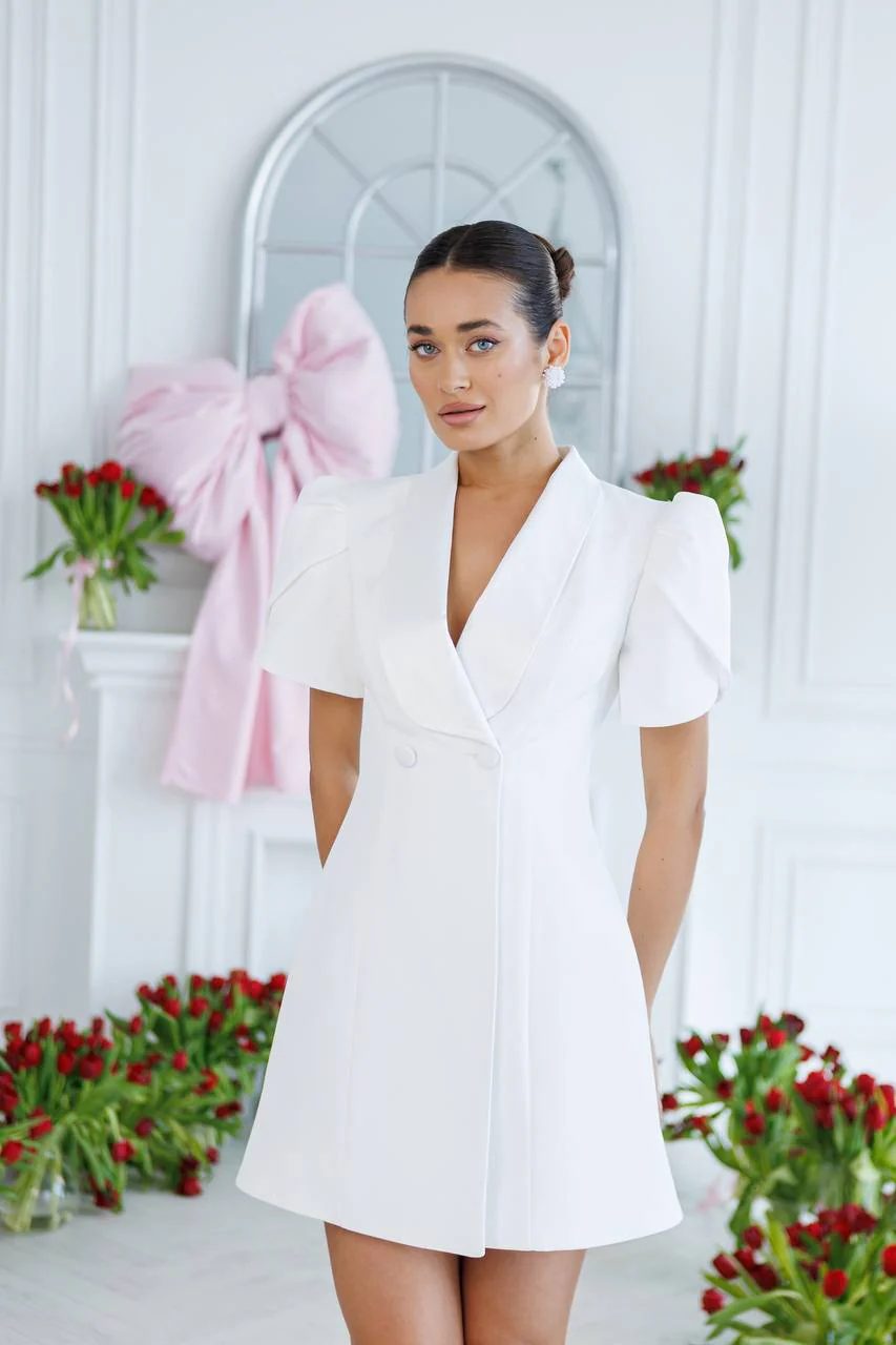 Baltos spalvos suknelė Kamila