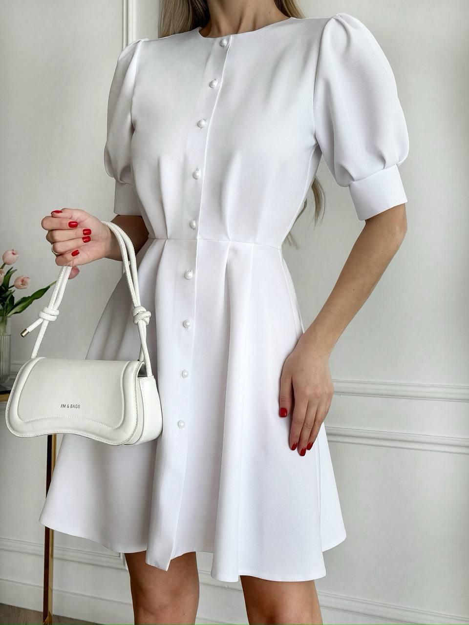 Balta klasikinė suknelė