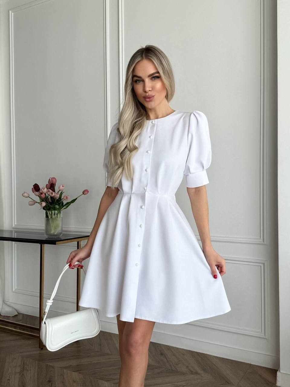 Balta klasikinė suknelė