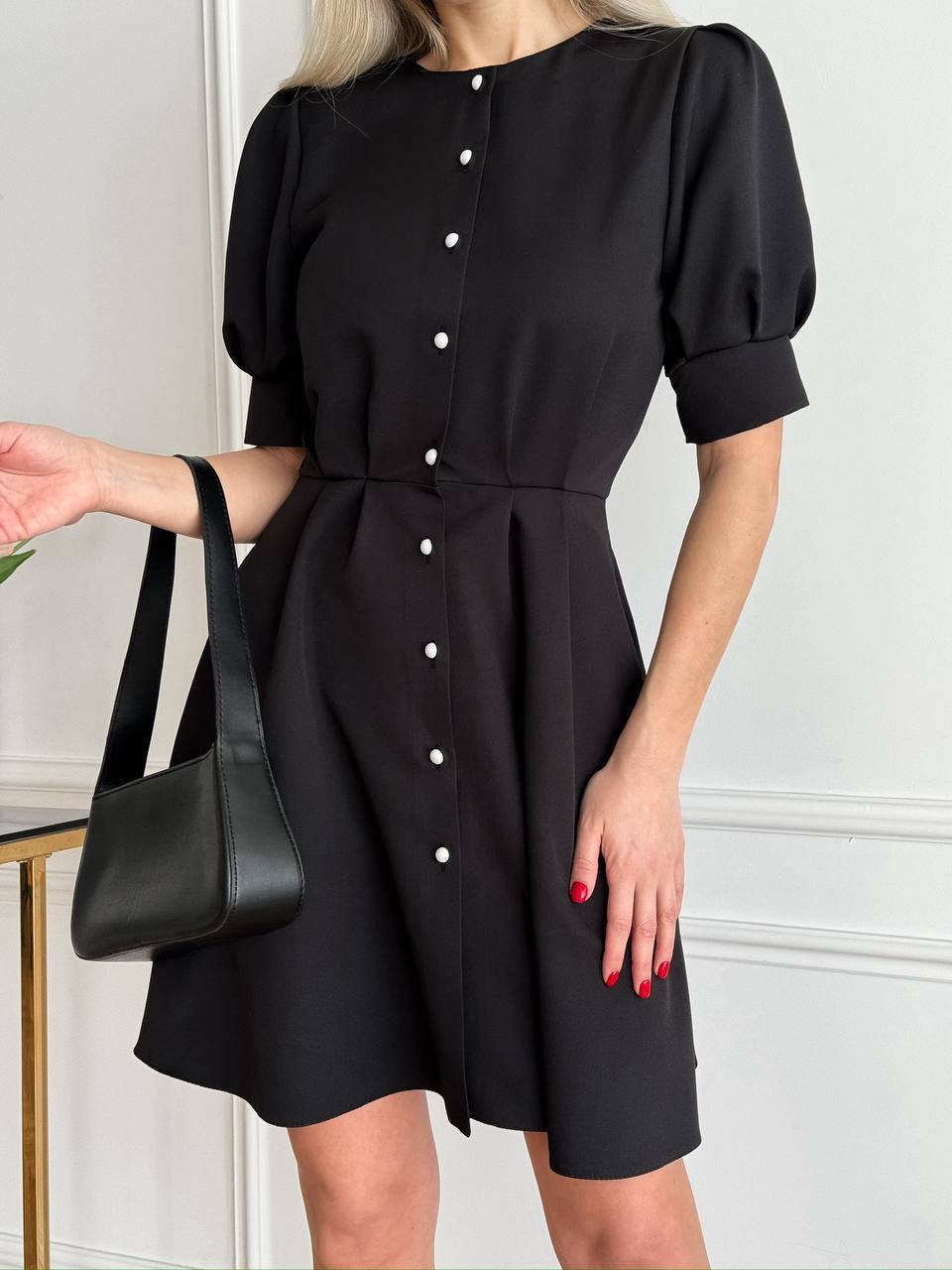 Juoda klasikinė suknelė