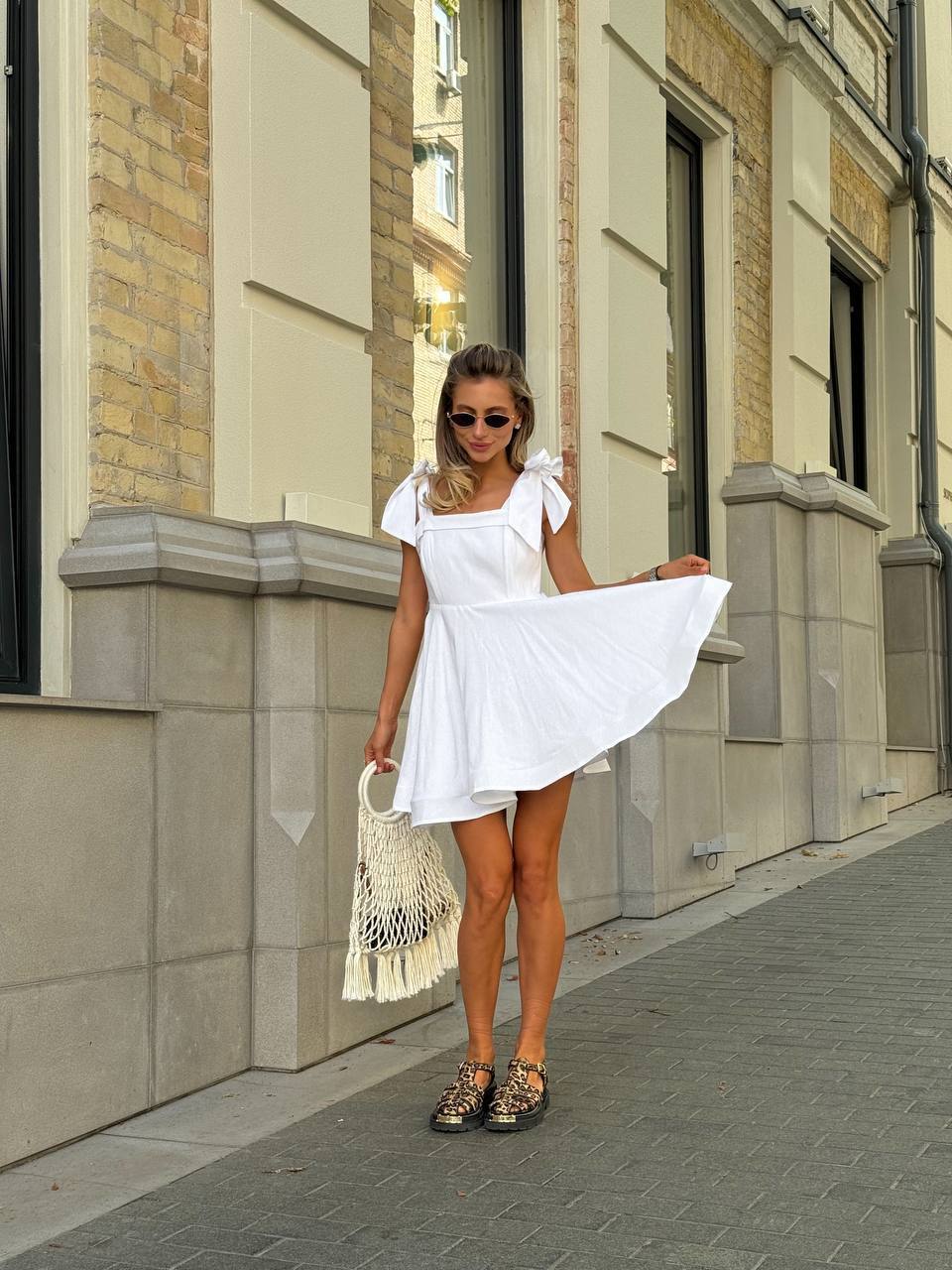 Balta lininė suknelė 