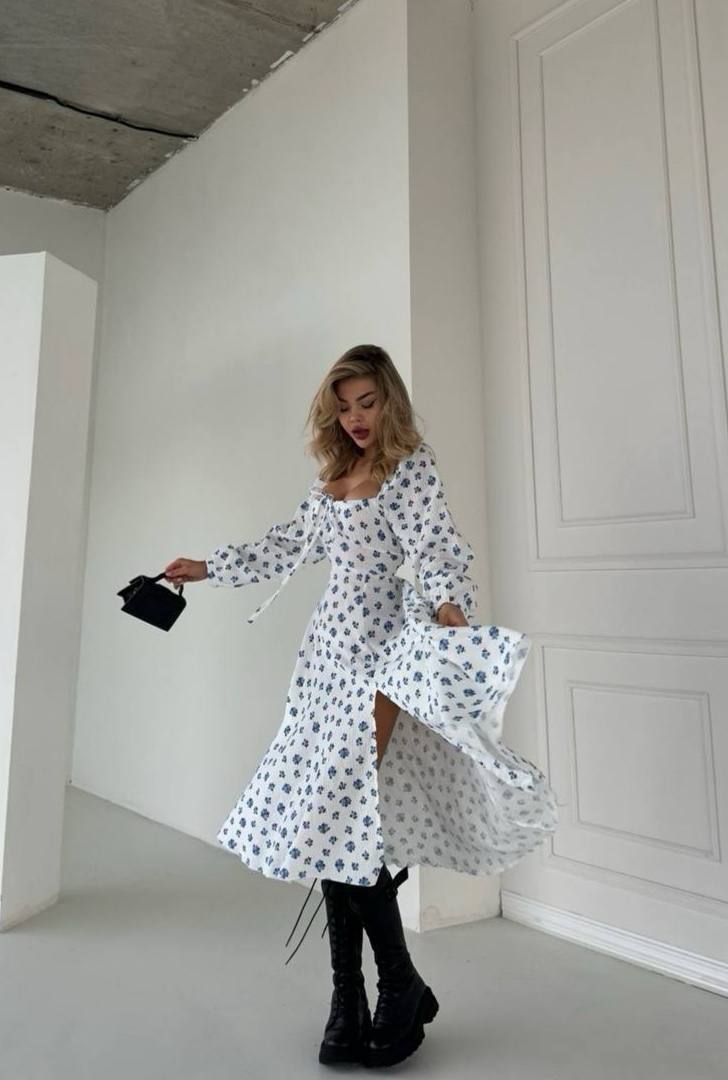 Gėlėta muslino suknelė