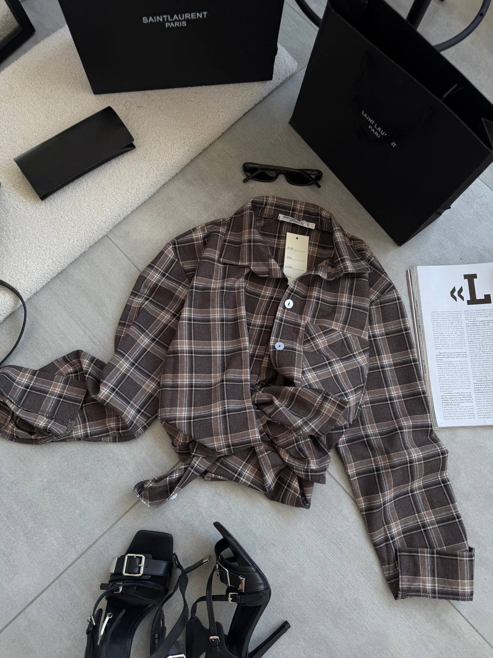 Rudi languoti marškiniai