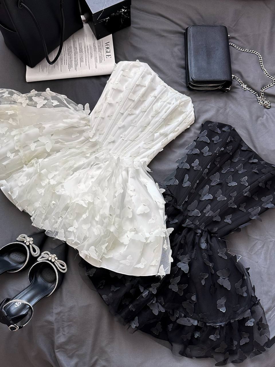 Balta korsetinė suknelė