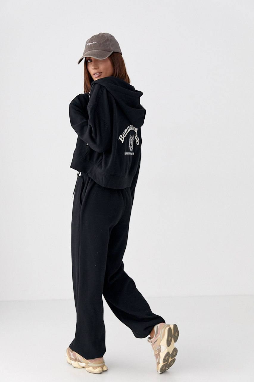 Juodas laisvalaikio kostiumėlis 