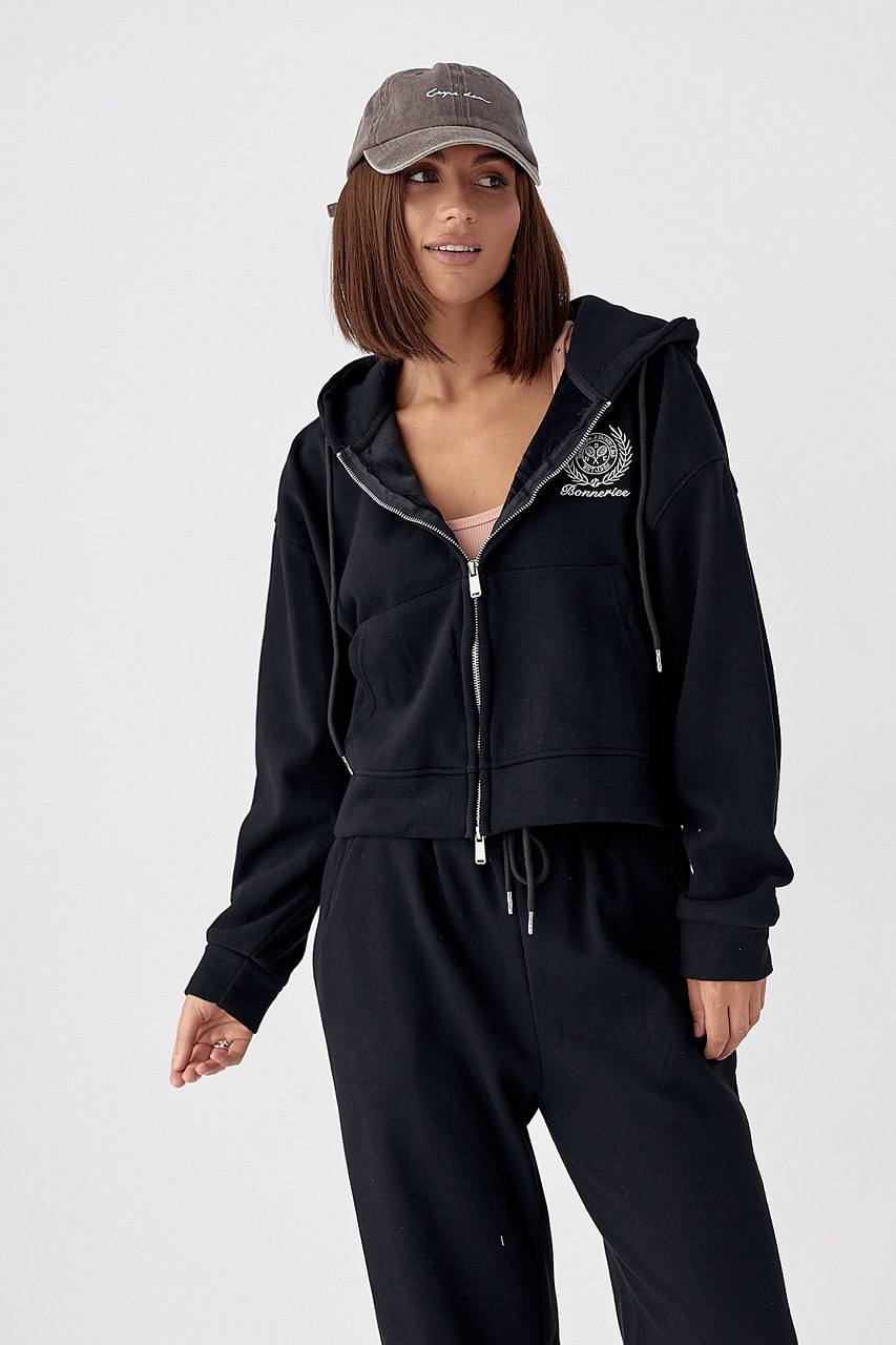 Juodas laisvalaikio kostiumėlis 