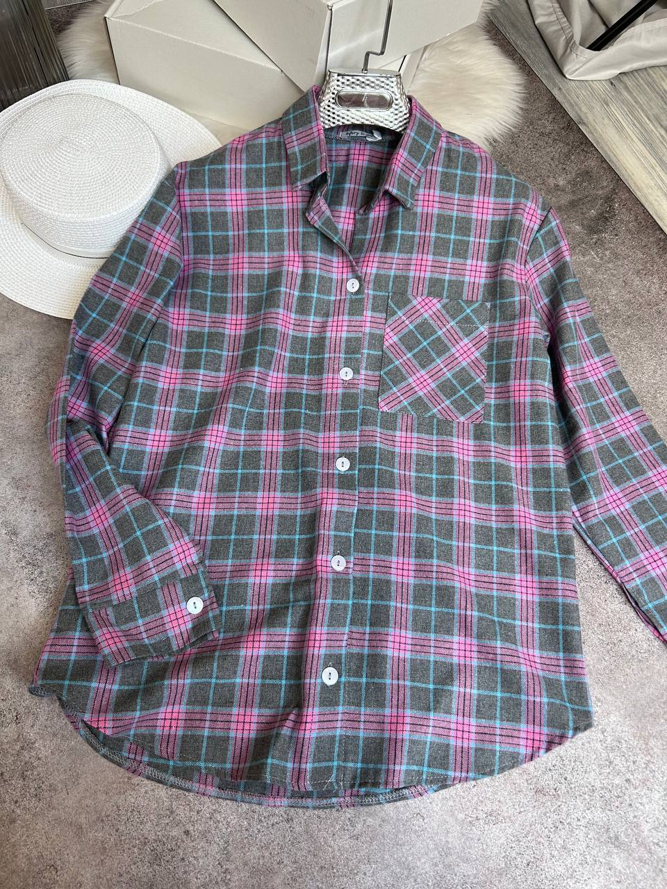 Rožiniai languoti marškiniai 