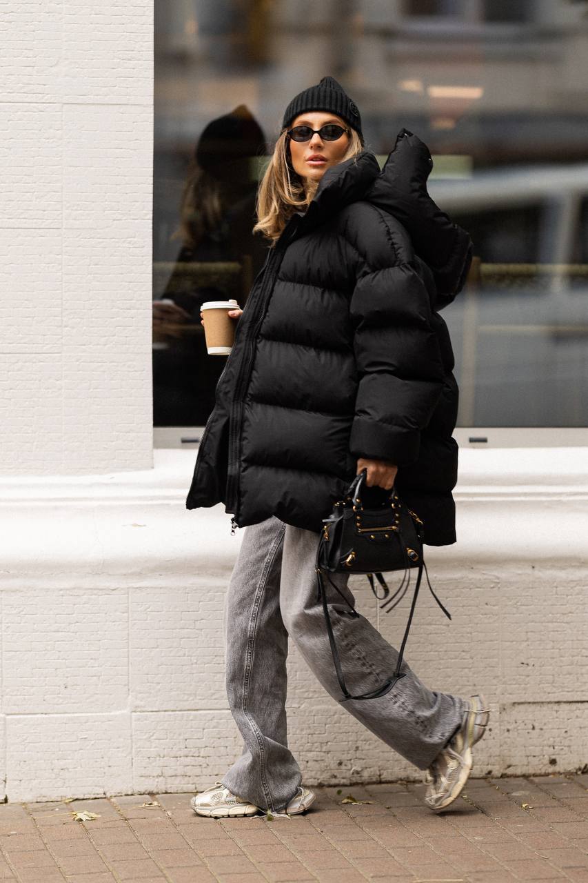 Juoda pūkinė striukė Villa