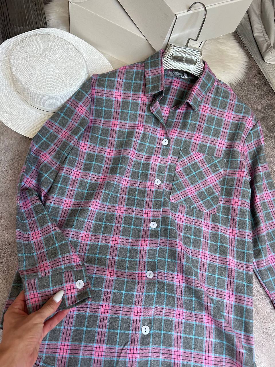 Rožiniai languoti marškiniai 