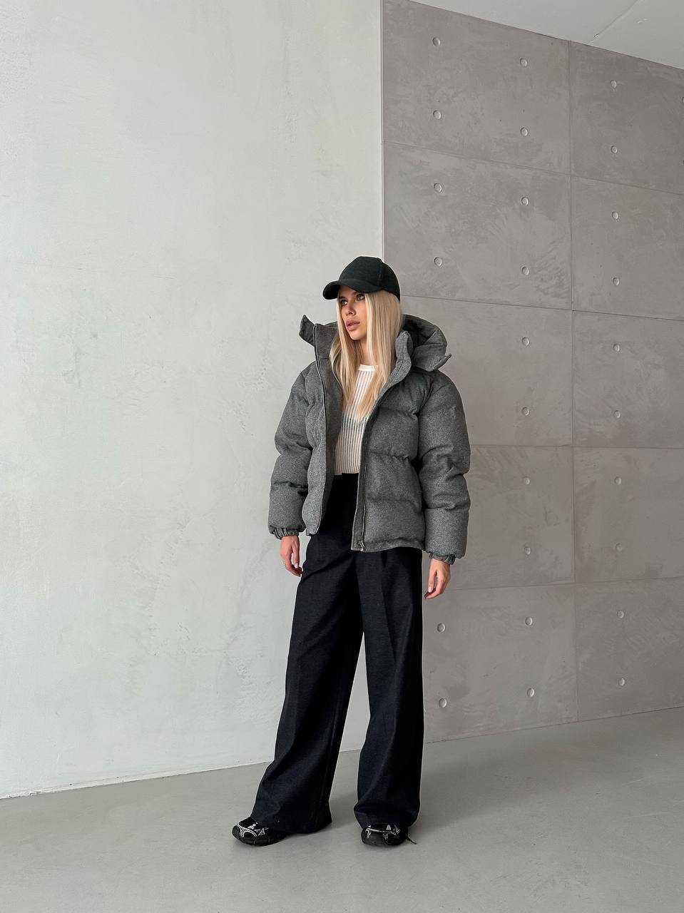 Pilka pūkinė striukė