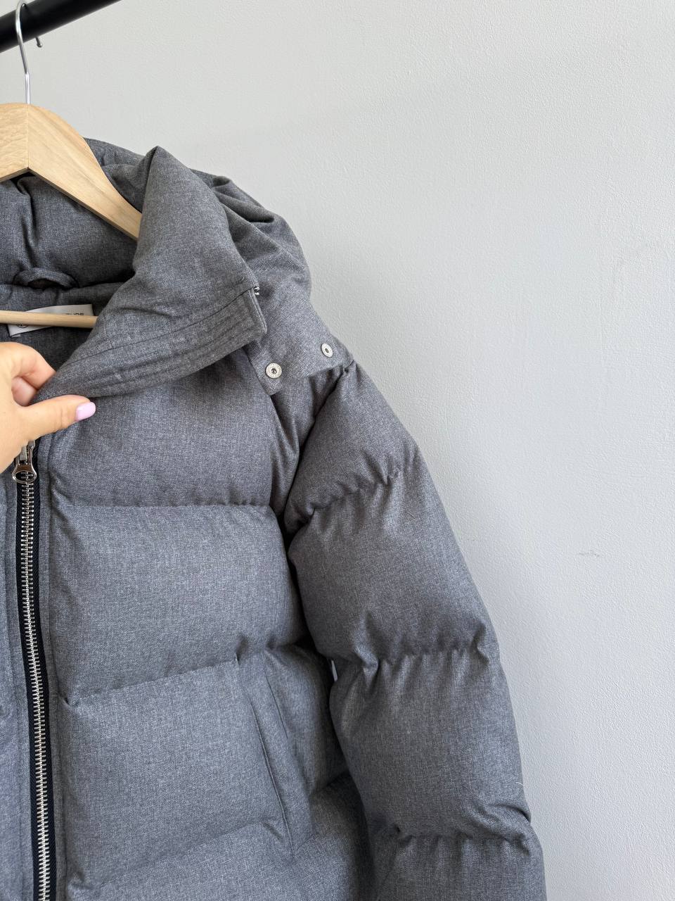 Pilka pūkinė striukė