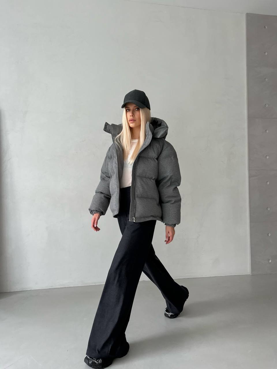 Pilka pūkinė striukė