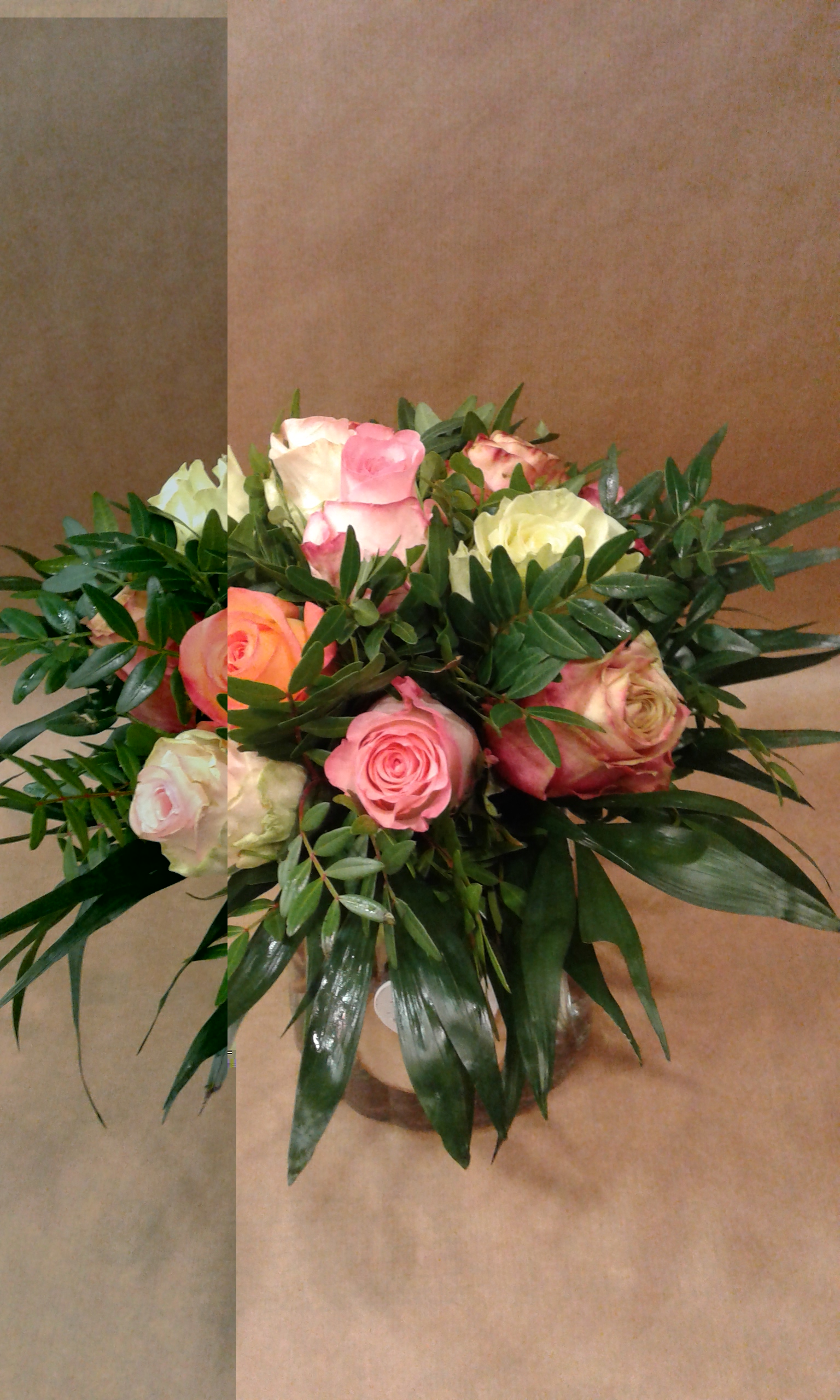 Bouquet rond de roses pastelles
