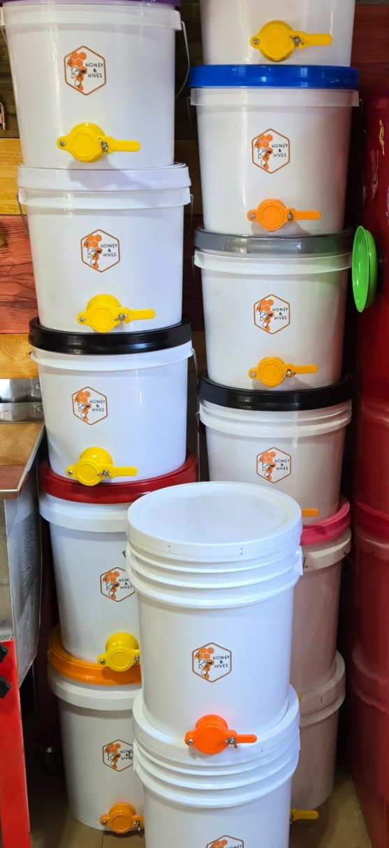 3.5 or 5 Gallon Honey Storage Bucket with Valve