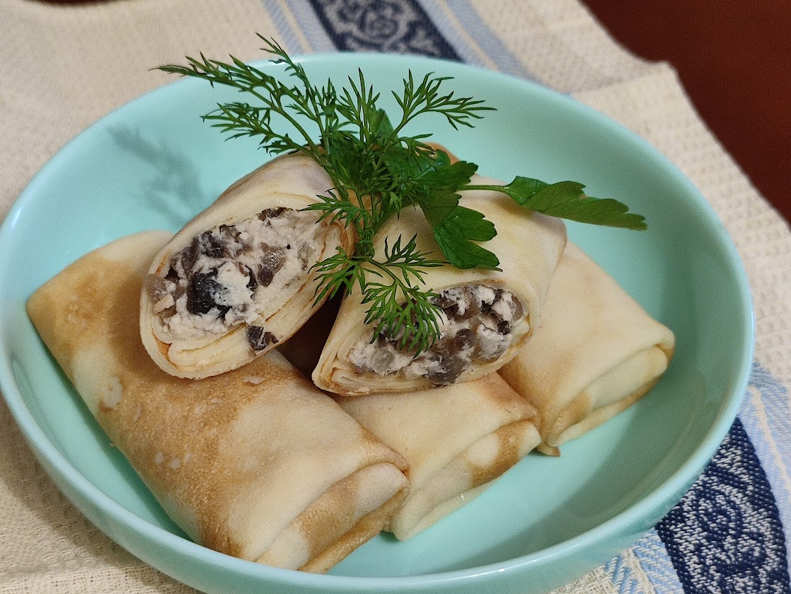 Млинці с куркою та грибами