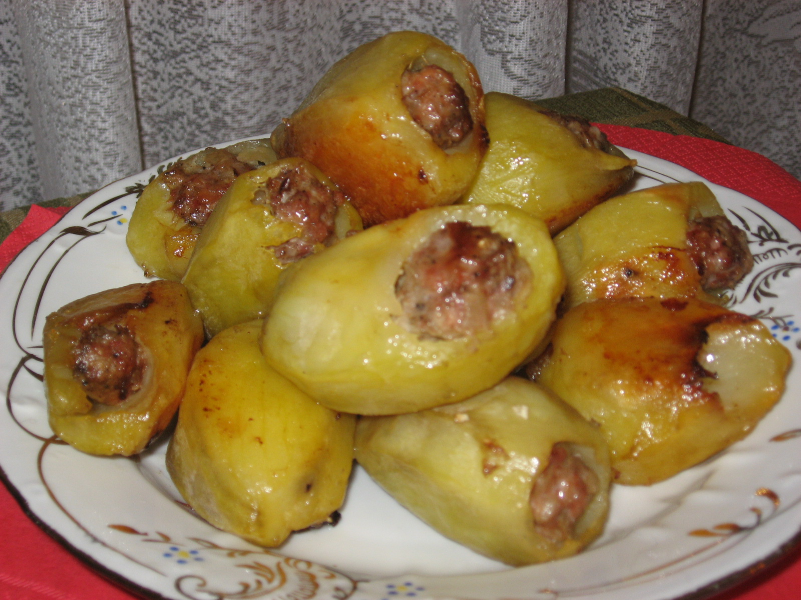 Картопля фарширована м'ясом