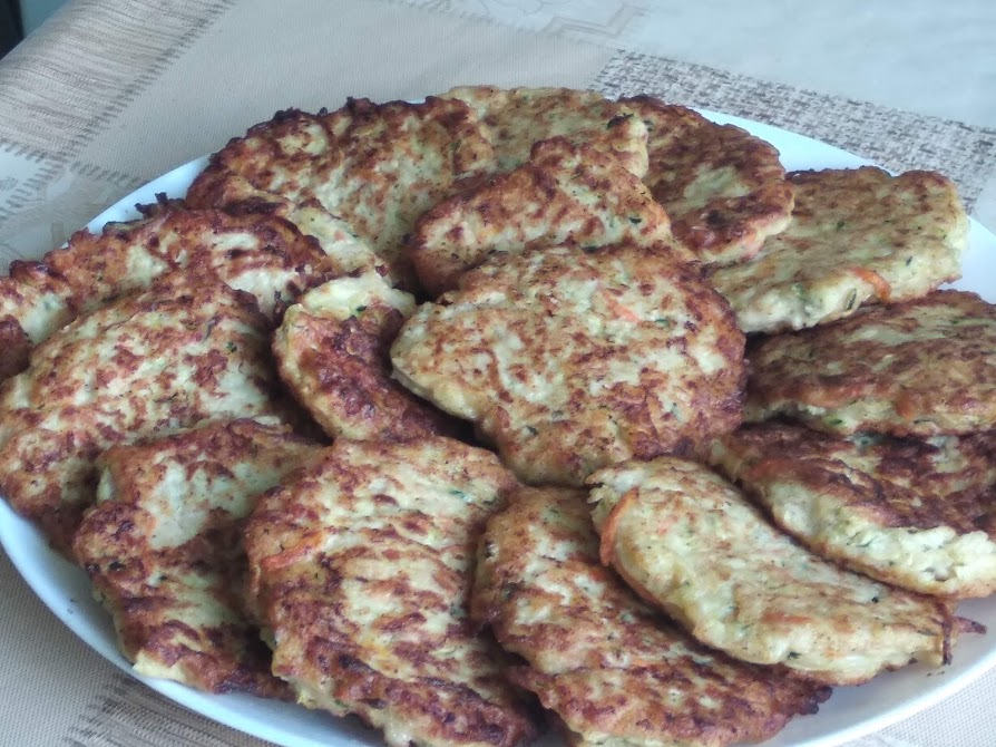Капустяні оладки з куркою