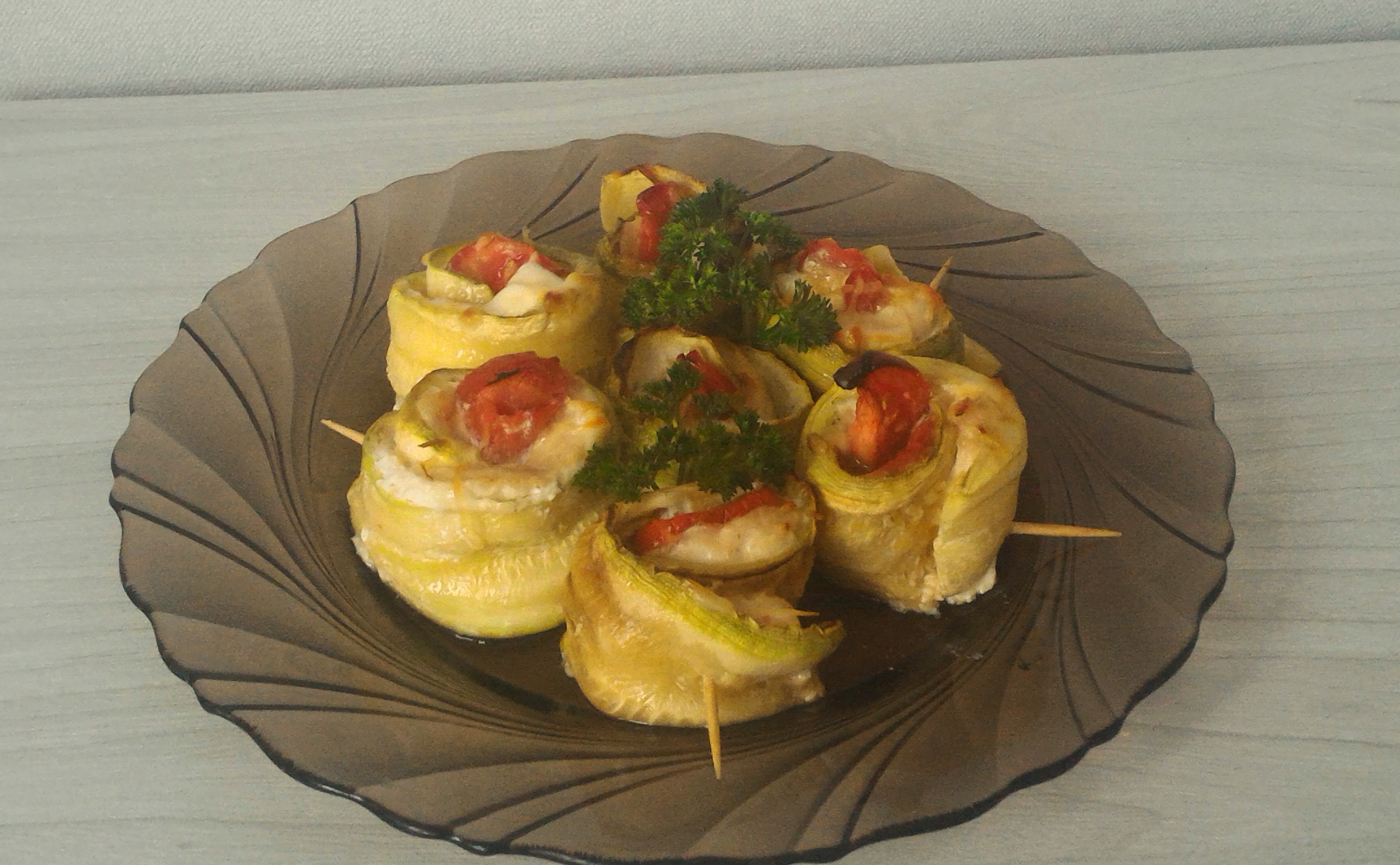 Рулетики із кабачків з куркою