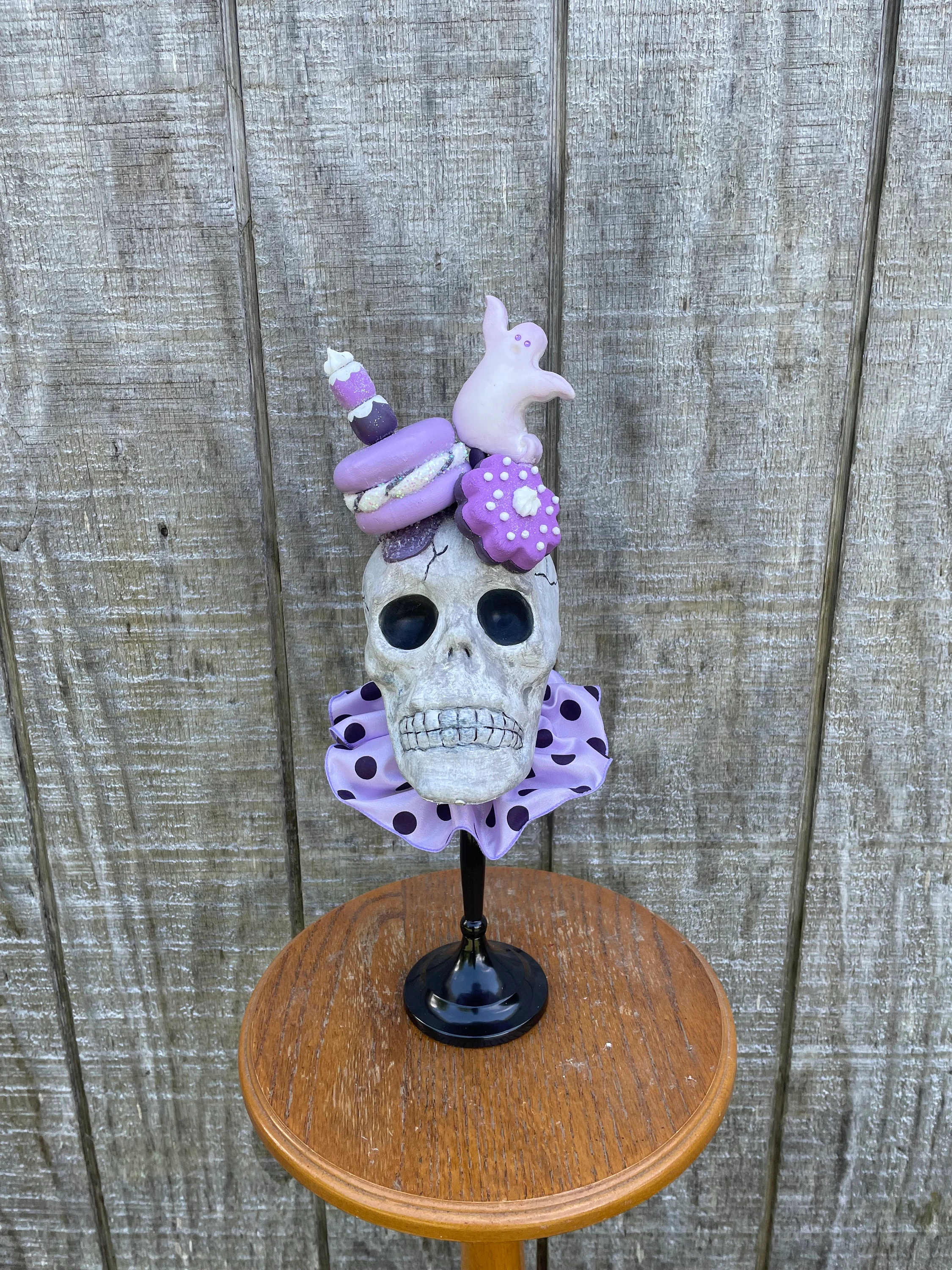 Skull candlestick arrangement 