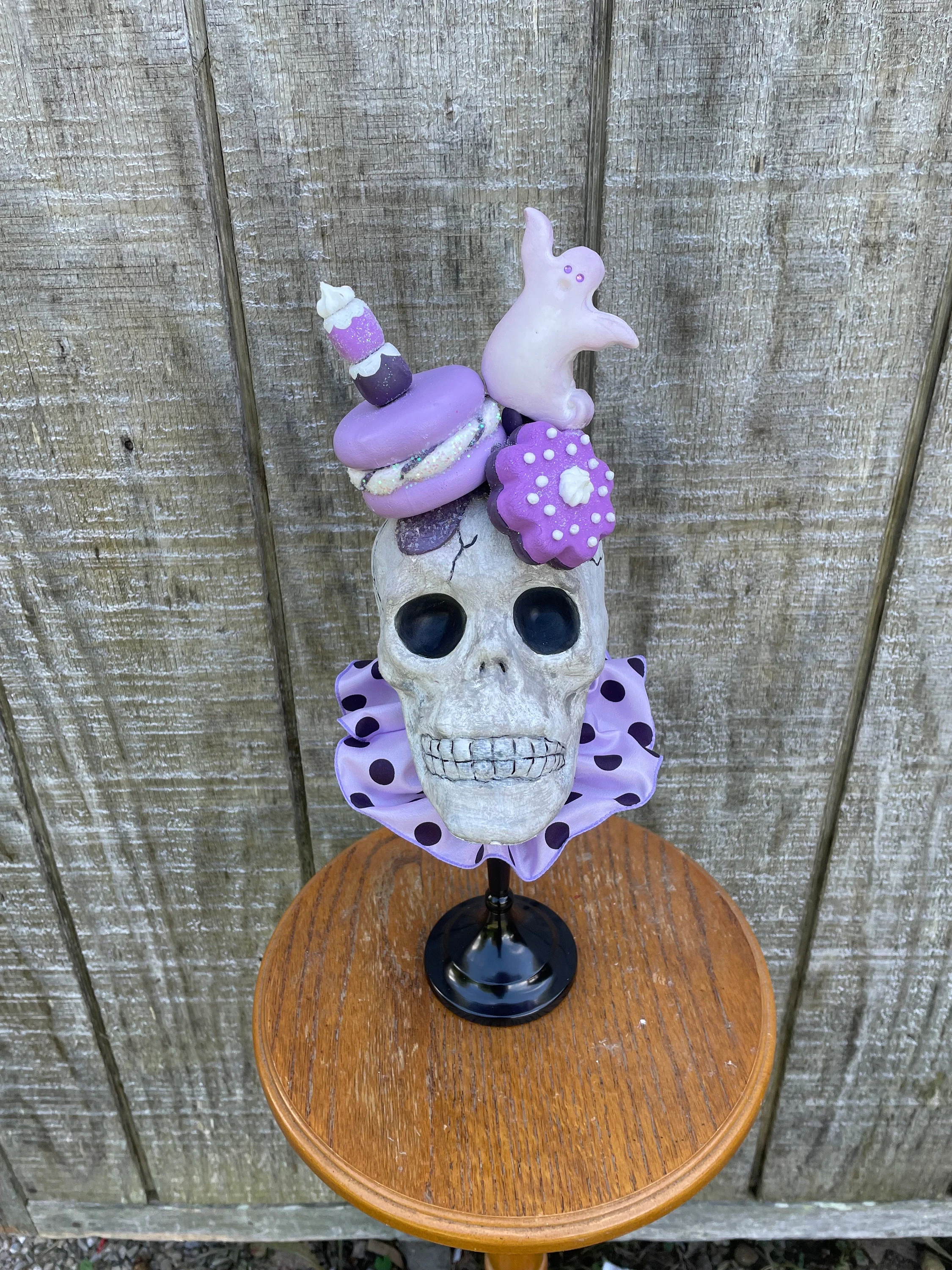 Skull candlestick arrangement 