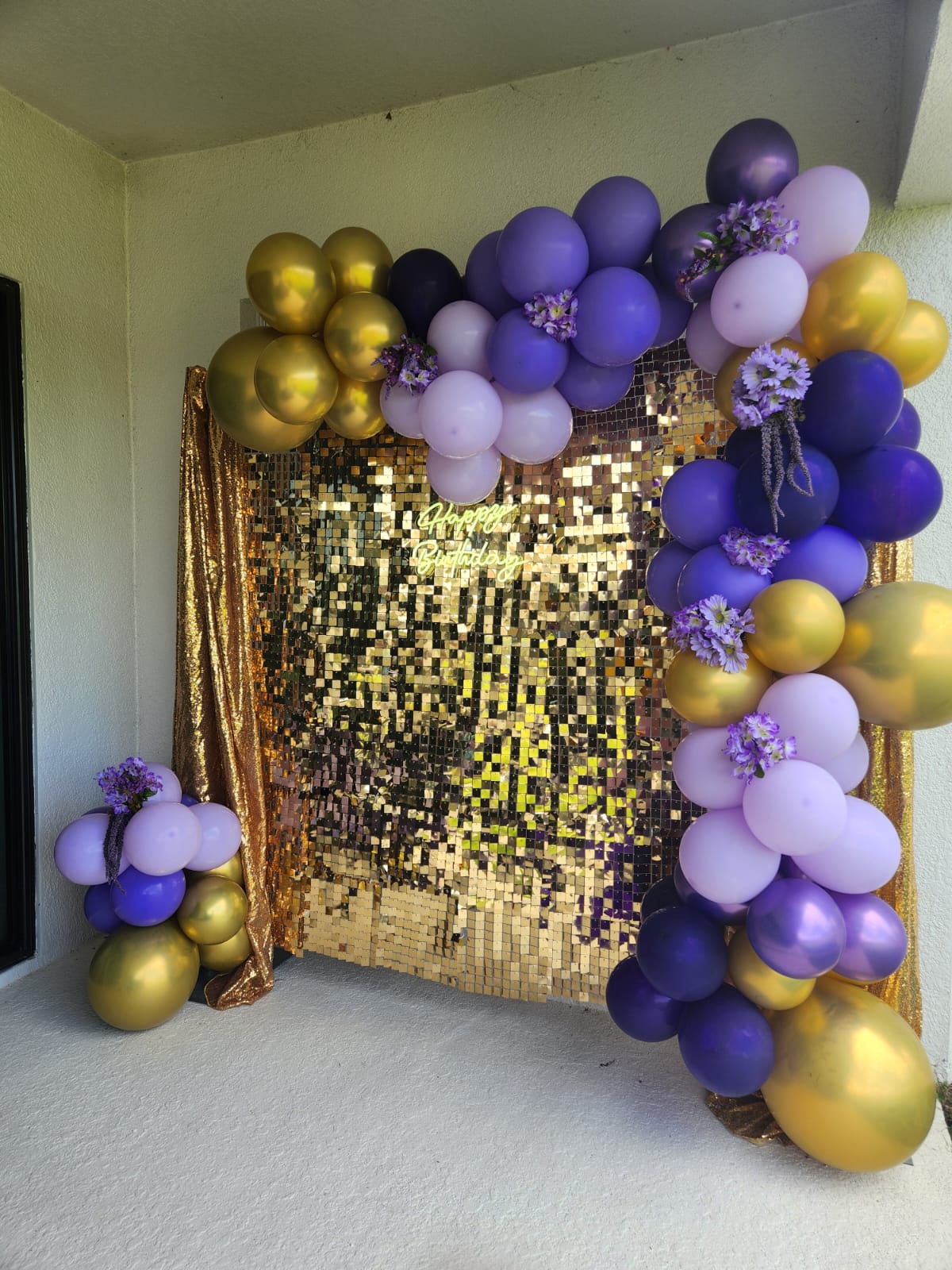 7 x 7 Gold Shimmer wall 