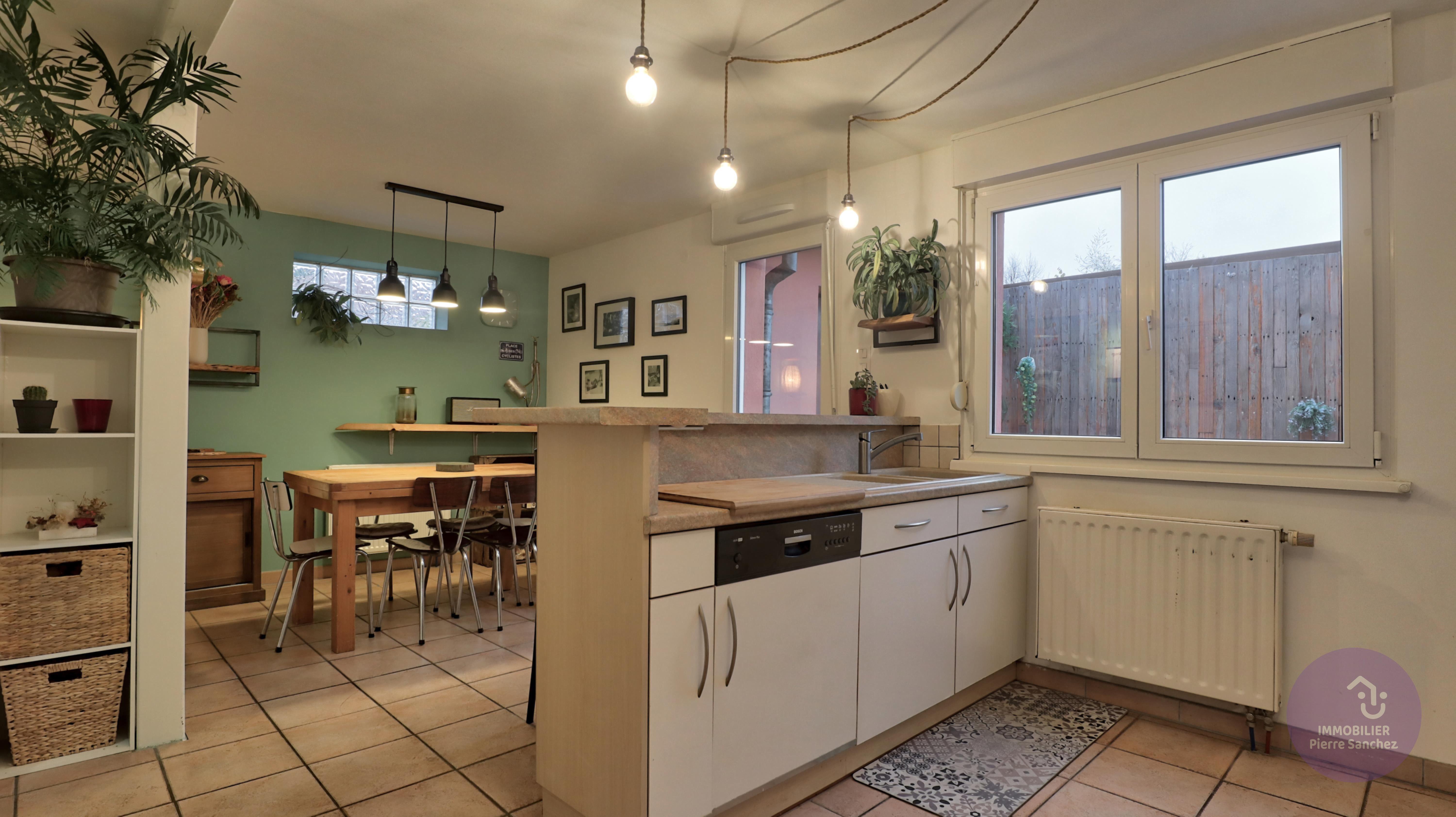 Erstein - maison 5 pièces 118.96 m² avec cour, terrasse et garage