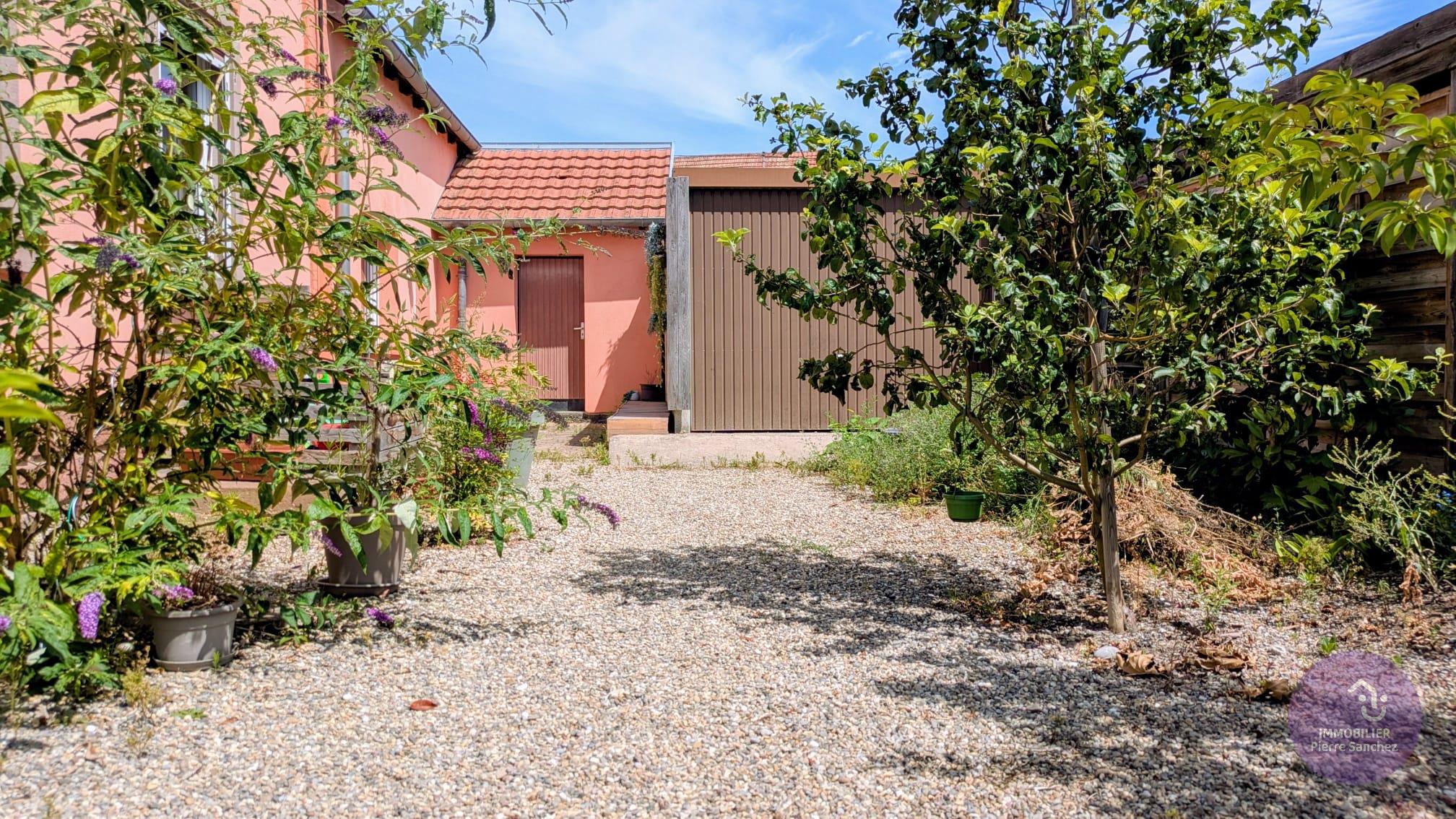 Erstein - maison 5 pièces 118.96 m² avec cour, terrasse et garage