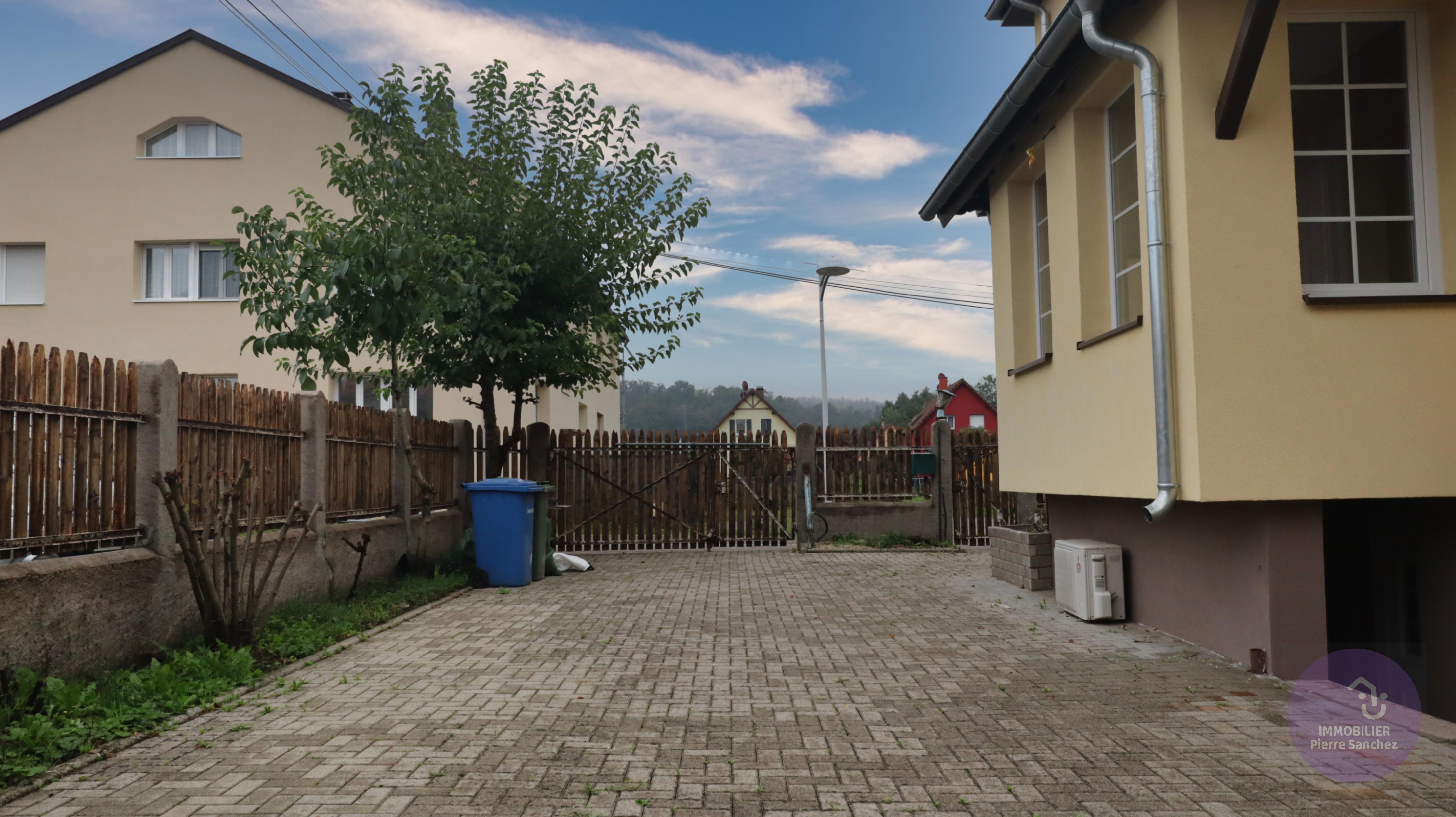 Niederhaslach - duplex 105 m² 5 pièces avec jardin, terrasse et stationnements