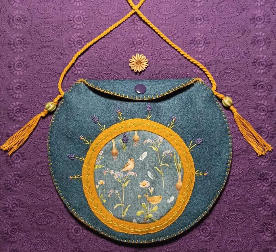 Pochette feutrine tissu broderie