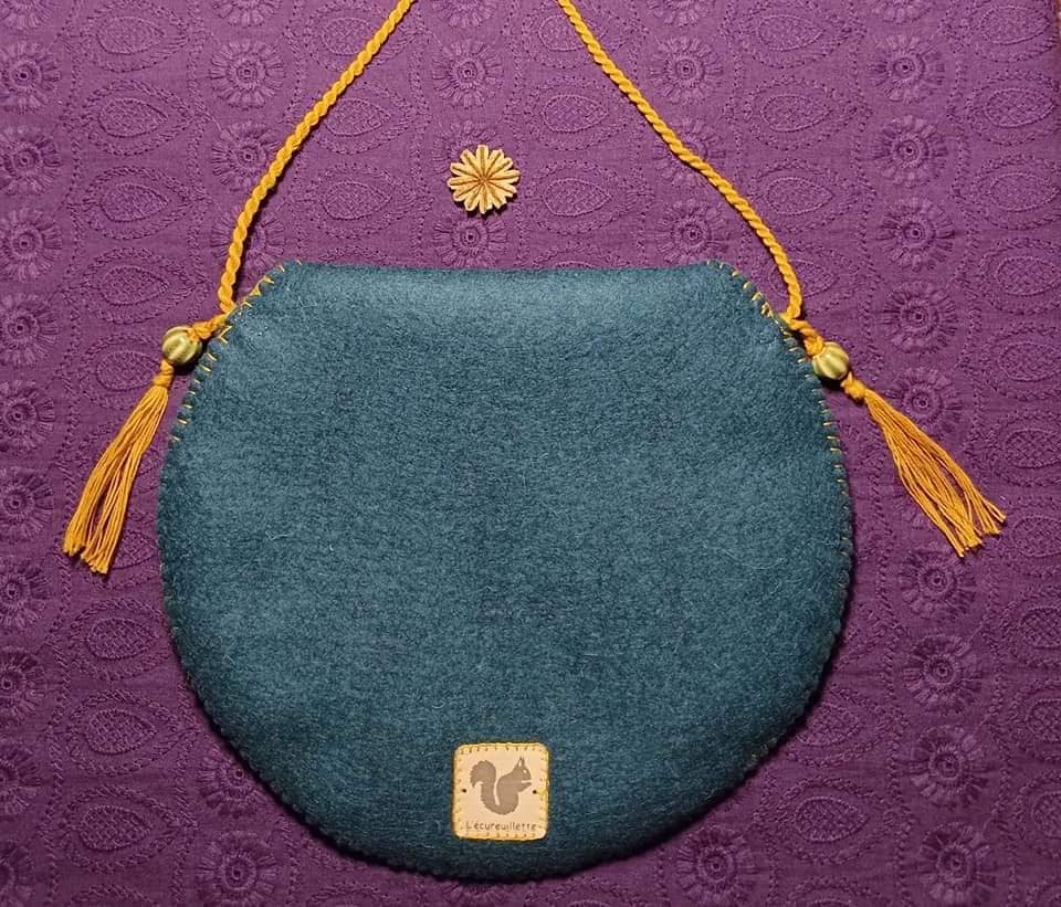 Pochette feutrine tissu broderie