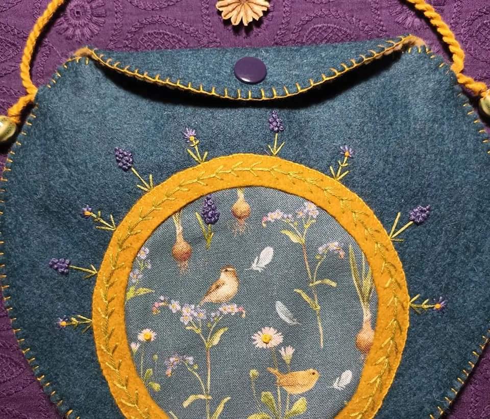 Pochette feutrine tissu broderie