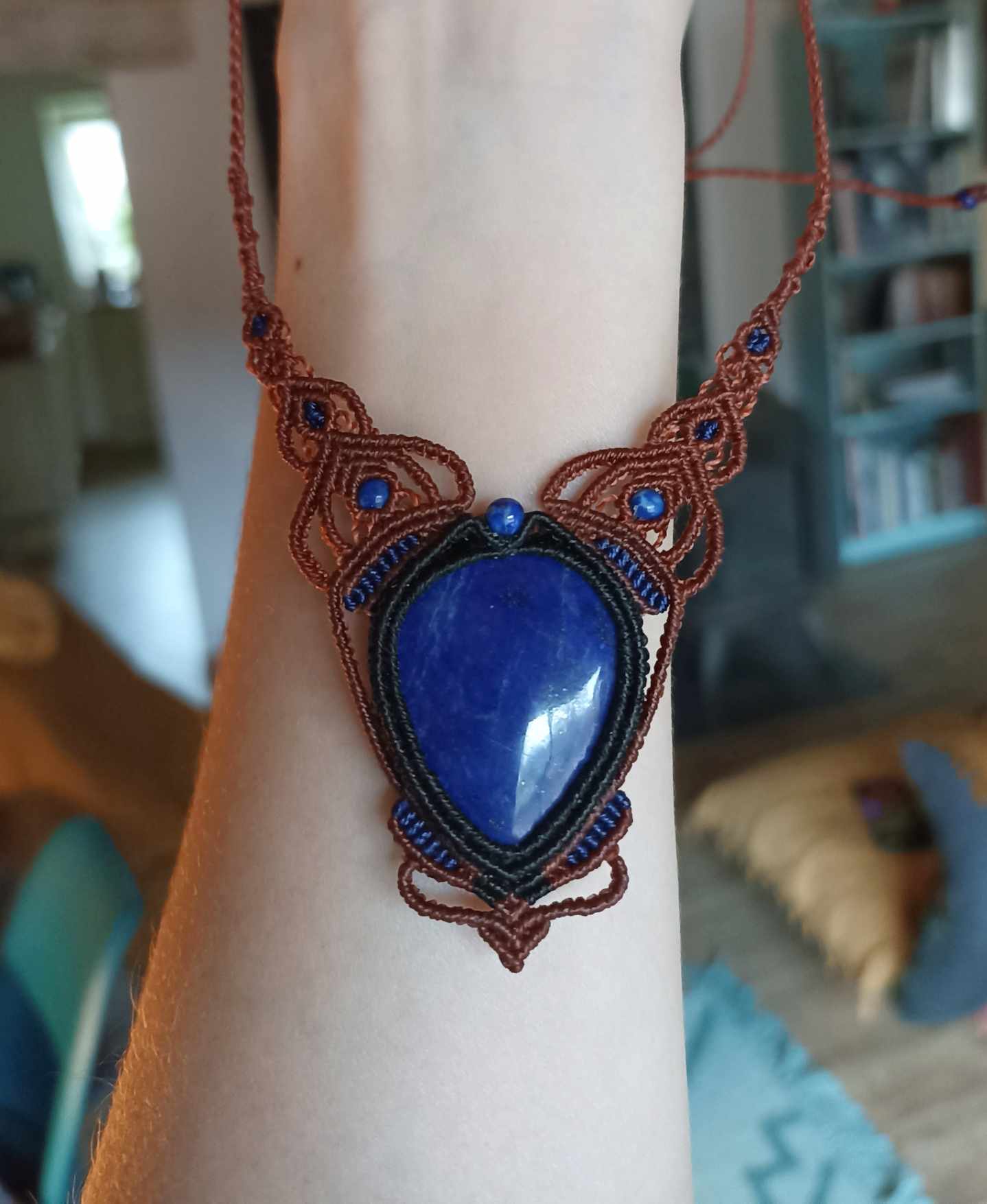 Collier macramé lapis lazuli, perles lapis lazuli