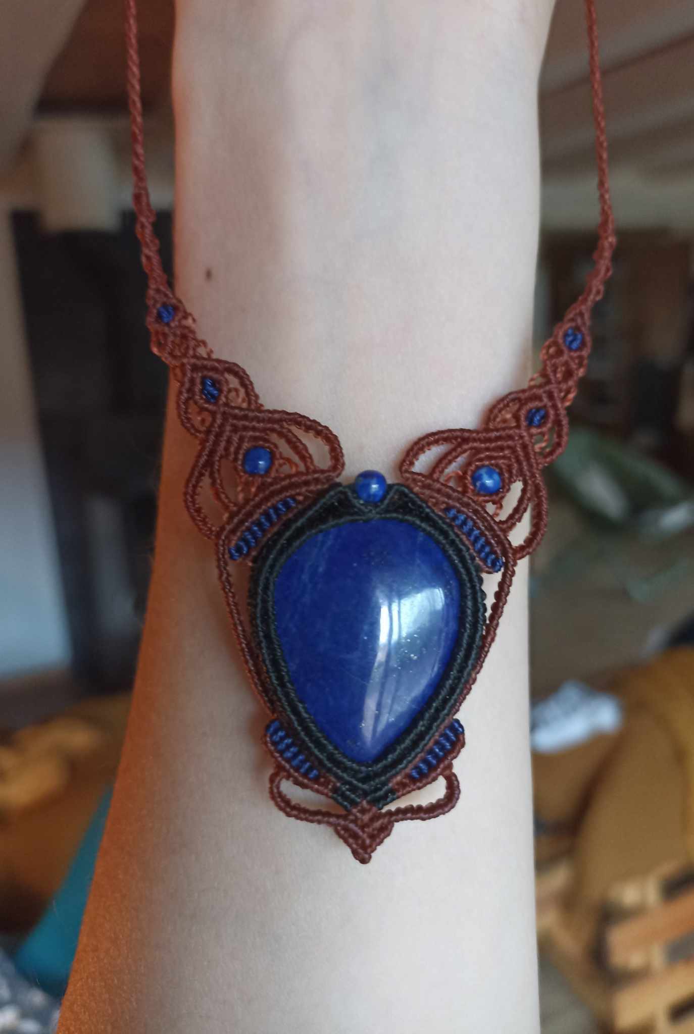 Collier macramé lapis lazuli, perles lapis lazuli