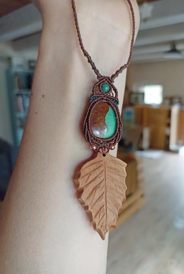Collier macramé, feuille artisanale en bois, chrysoprase, perle amazonite