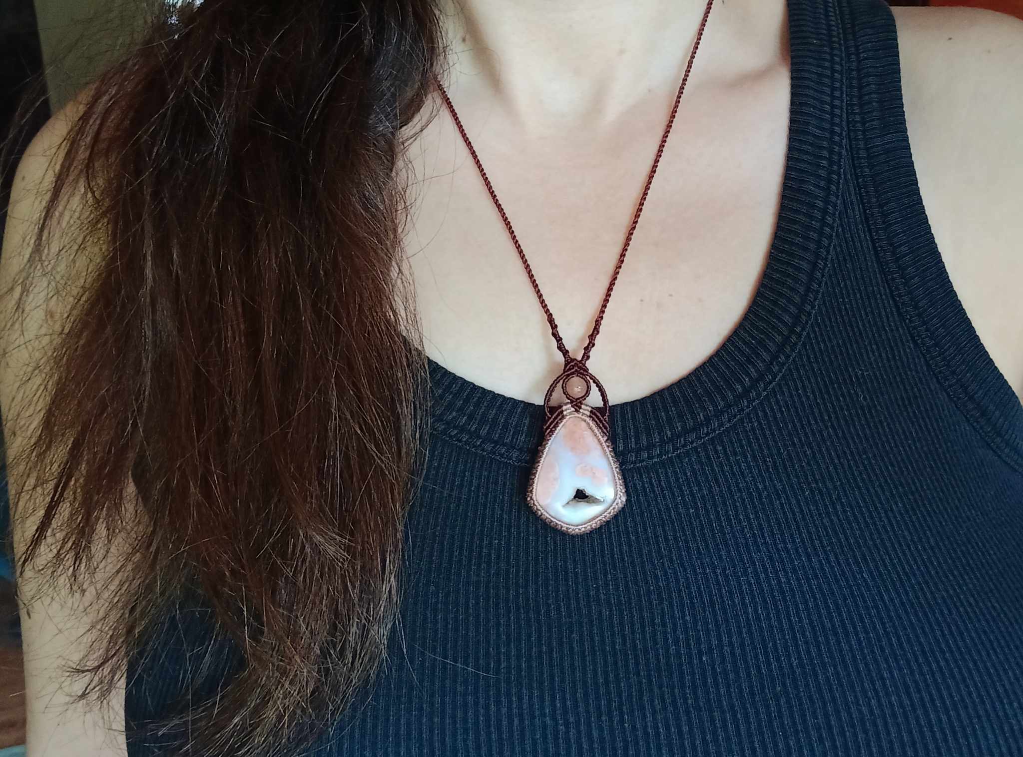 Collier macramé, pierre agate candy coton et perle de pierre de lune