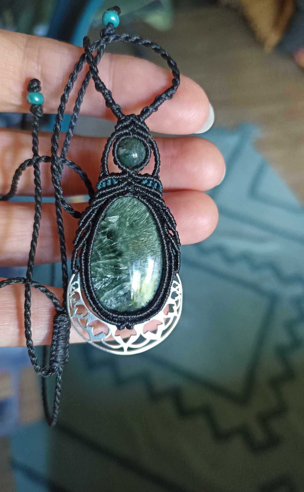Collier macramé, séraphinite, lune en argent, perle agate mousse