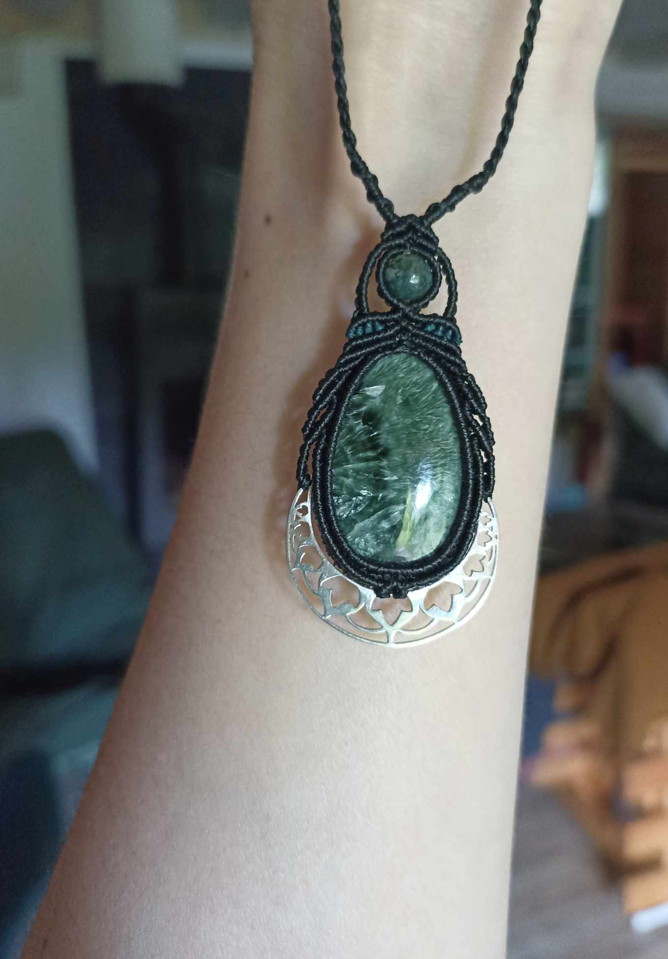 Collier macramé, séraphinite, lune en argent, perle agate mousse
