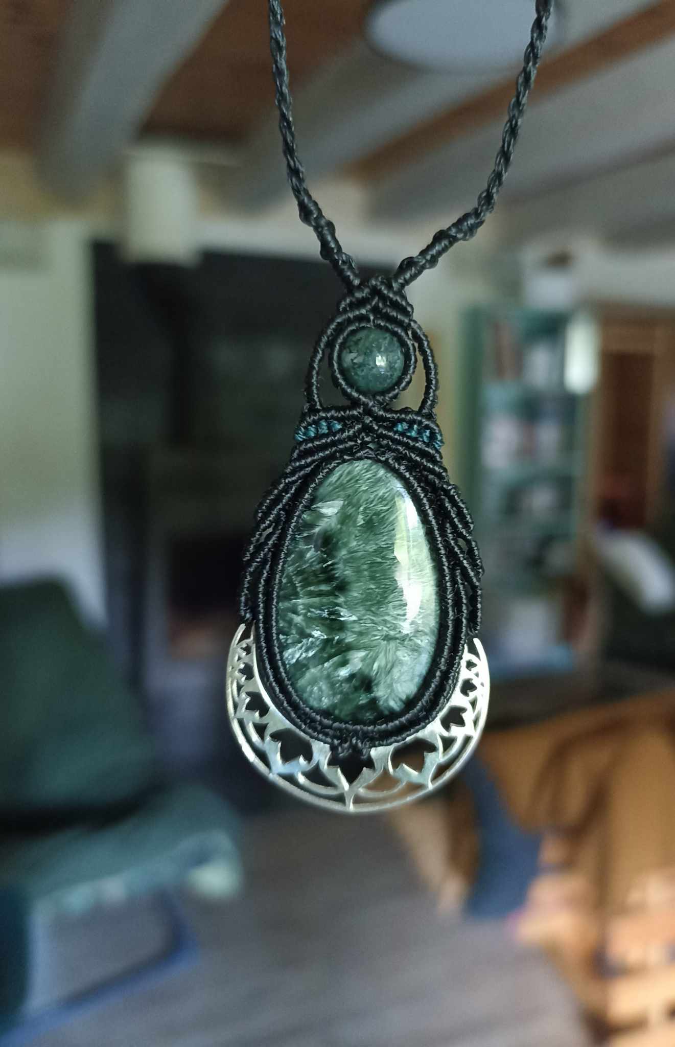 Collier macramé, séraphinite, lune en argent, perle agate mousse