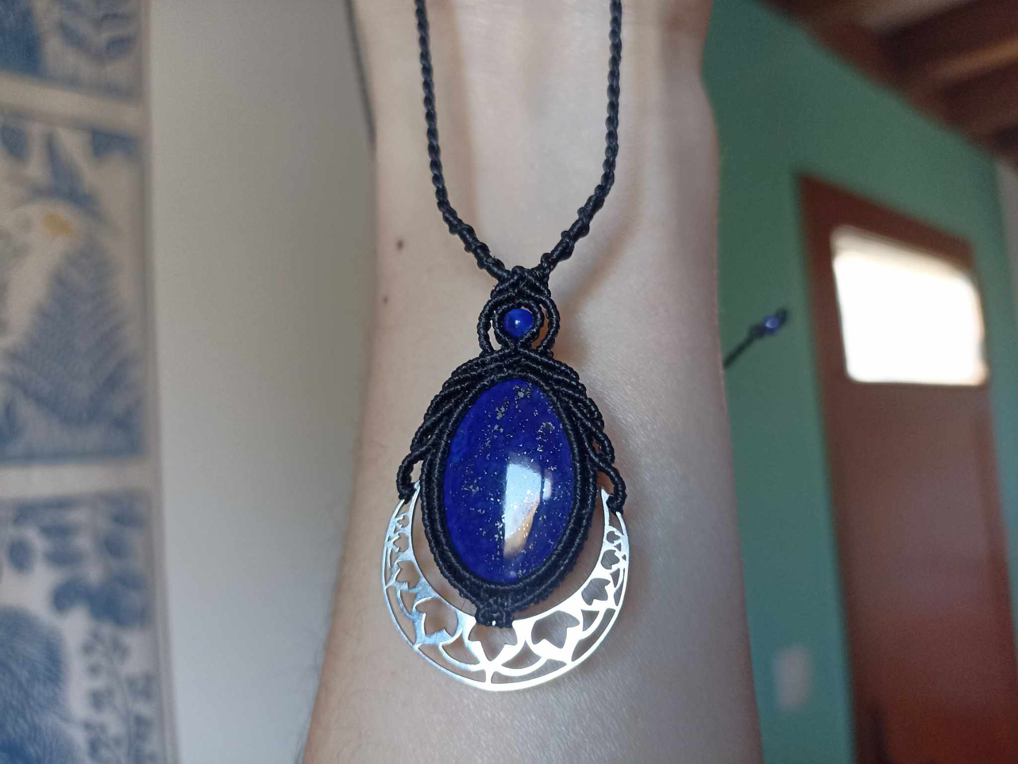 Collier macramé lapis lazuli, lune en argent, perle lapis lazuli