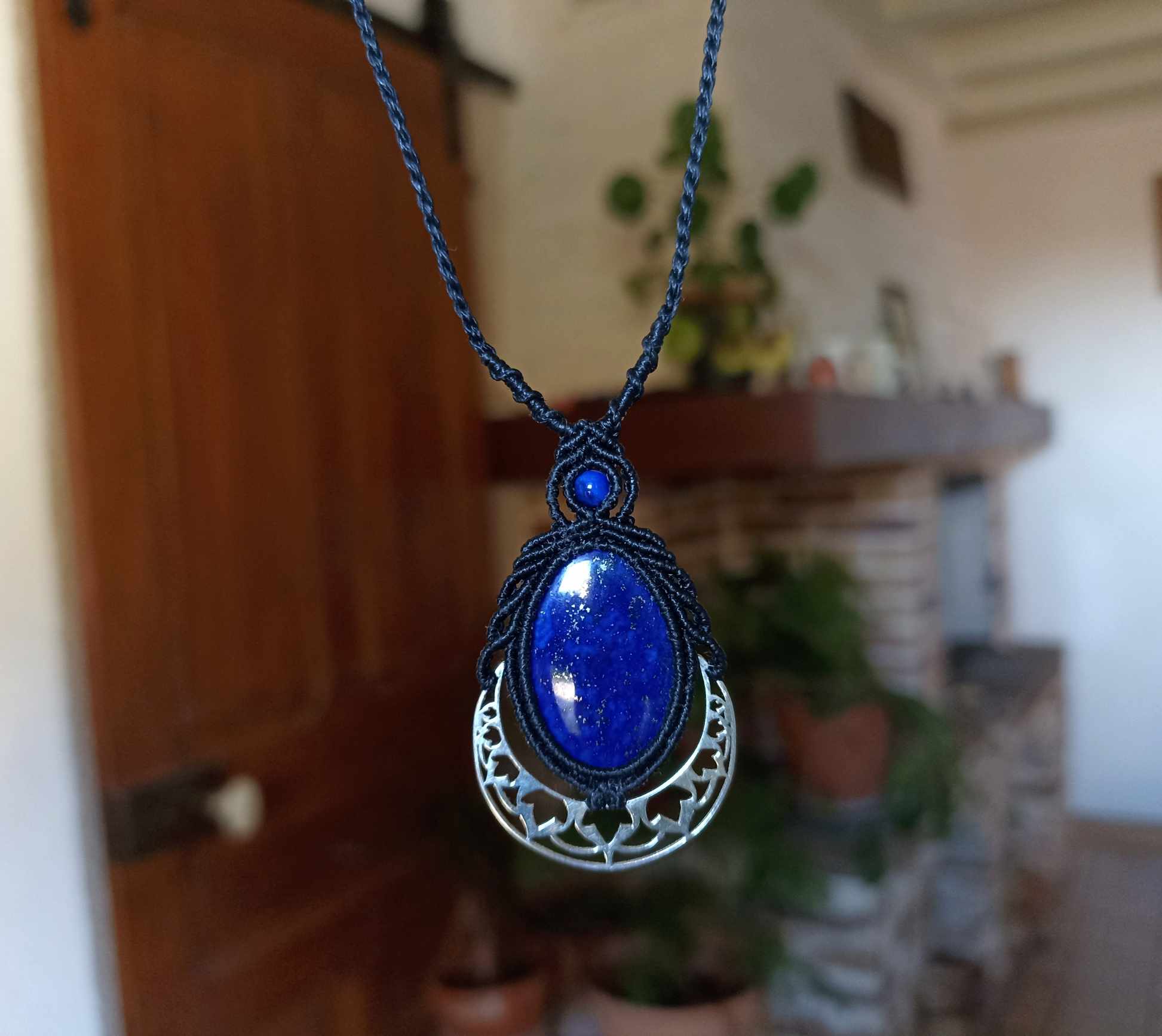 Collier macramé lapis lazuli, lune en argent, perle lapis lazuli