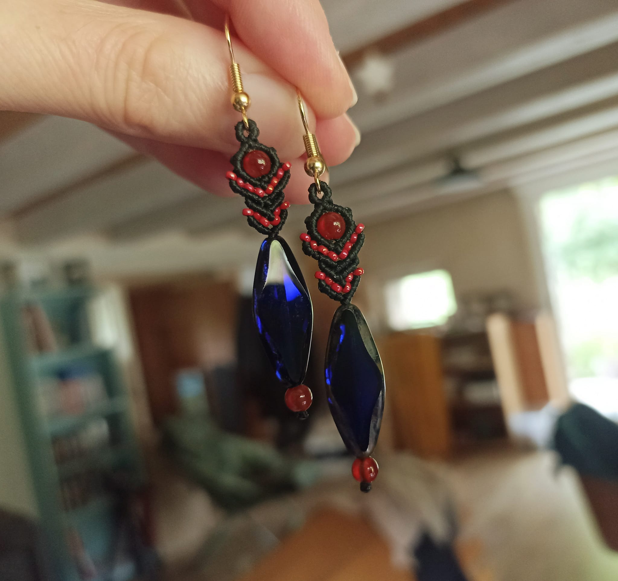 Boucles d'oreilles macramé, perles en verre et cornaline