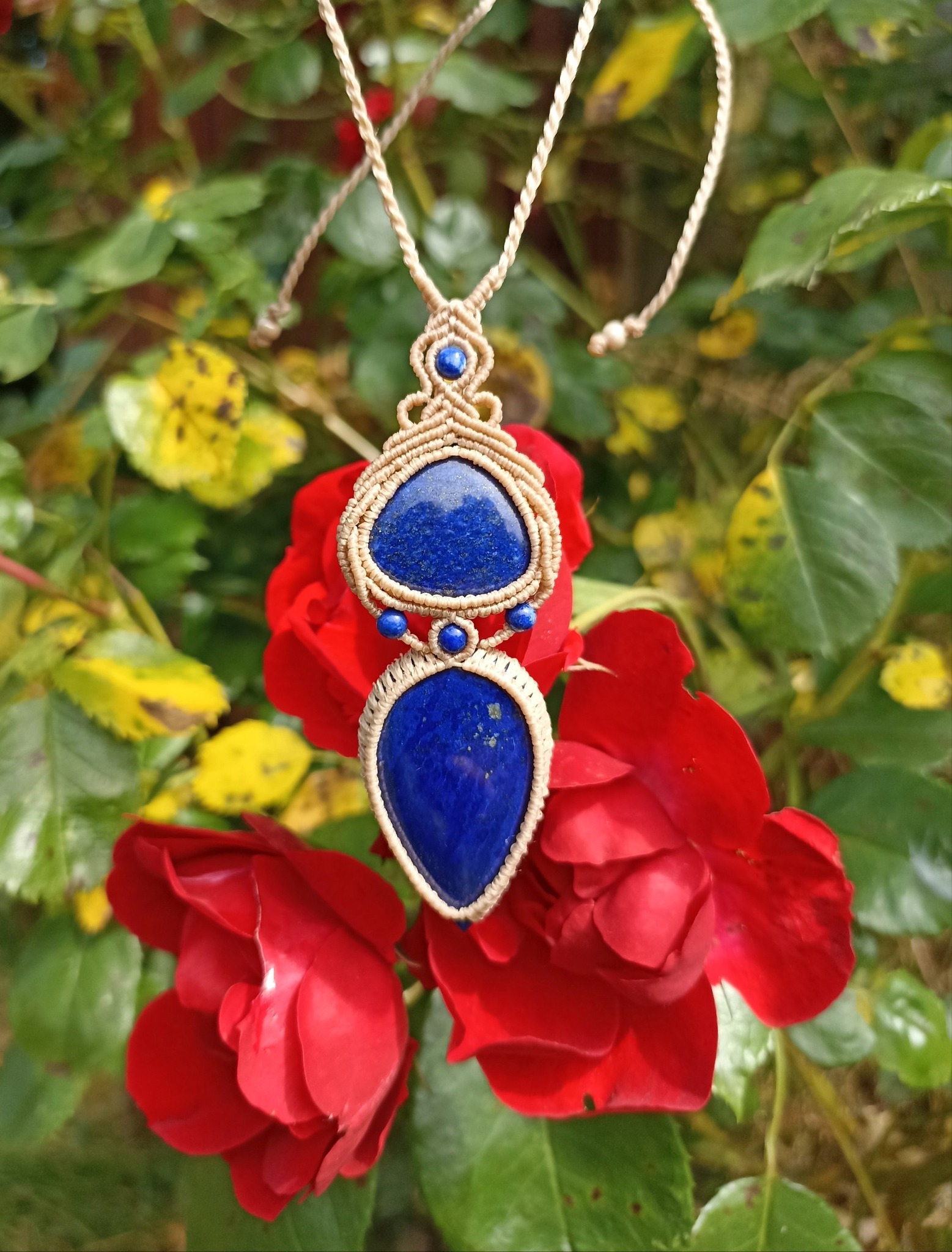 Collier macramé lapis lazuli, perles lapis lazuli