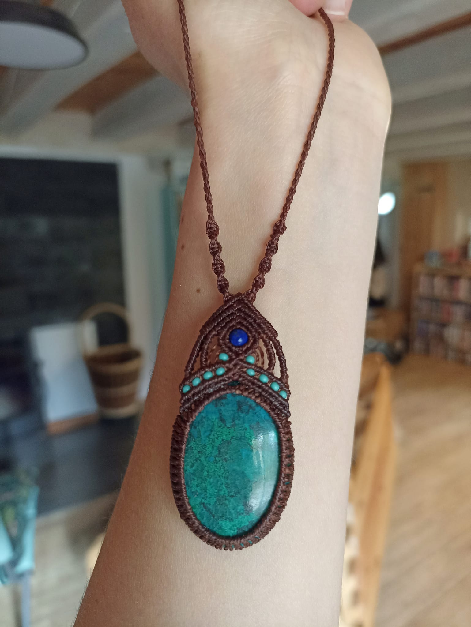 Collier macramé chrysocolle, perle lapis lazuli