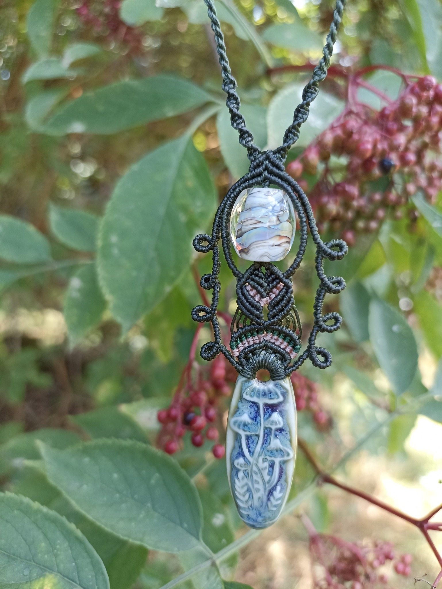 Collier macramé talisman céramique artisanale champignons, perle verre murano