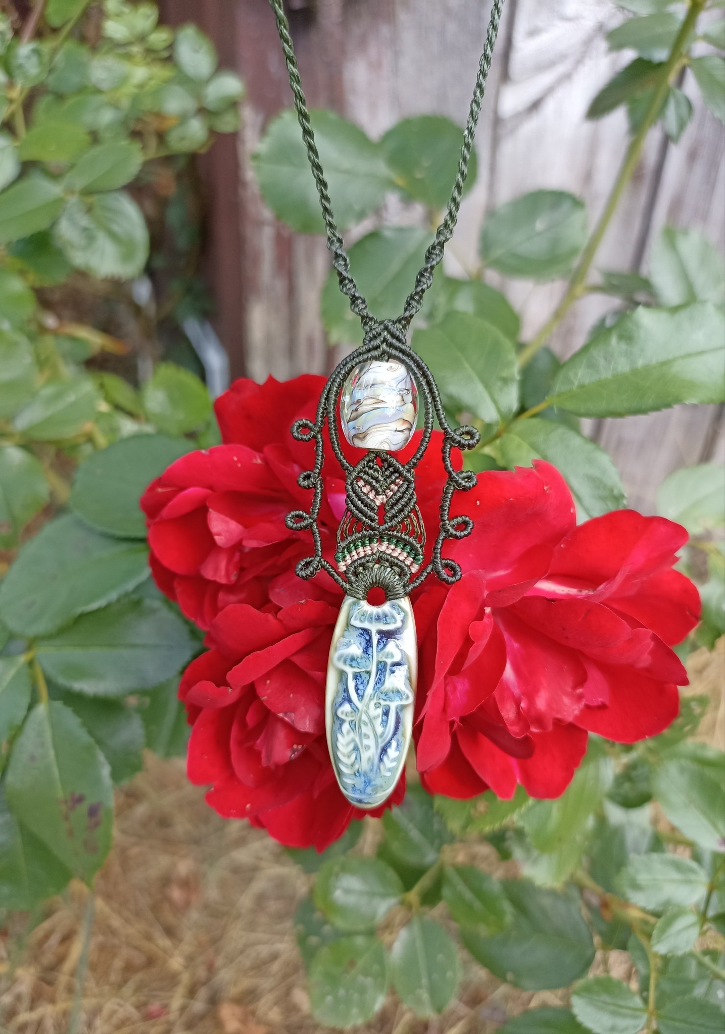 Collier macramé talisman céramique artisanale champignons, perle verre murano